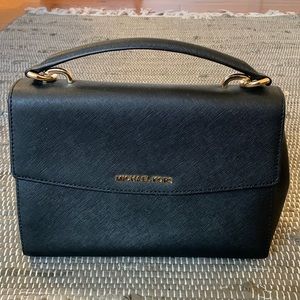 Michael Kors purse, excellent condition